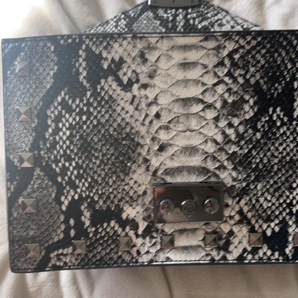 Badgley Mischka snake print purse only used once - Picture 4 of 5